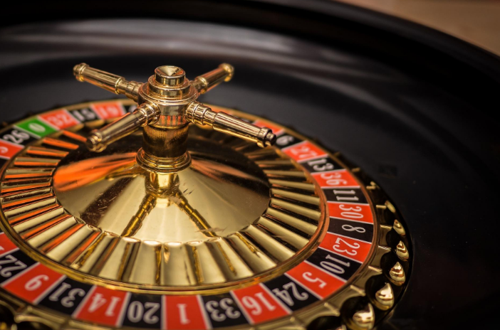 Jak zostać nowicjuszem w kasynie, by wygrać dzięki szczęściu?
